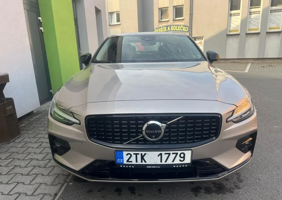 Volvo S60 – 2024, 33 000 km