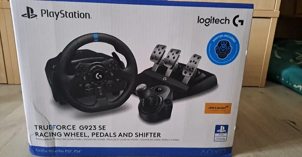 Volant Logitech g923 + řadící páka PS verze