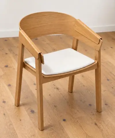 Dřevěná židle Muuto Cover Armchair
