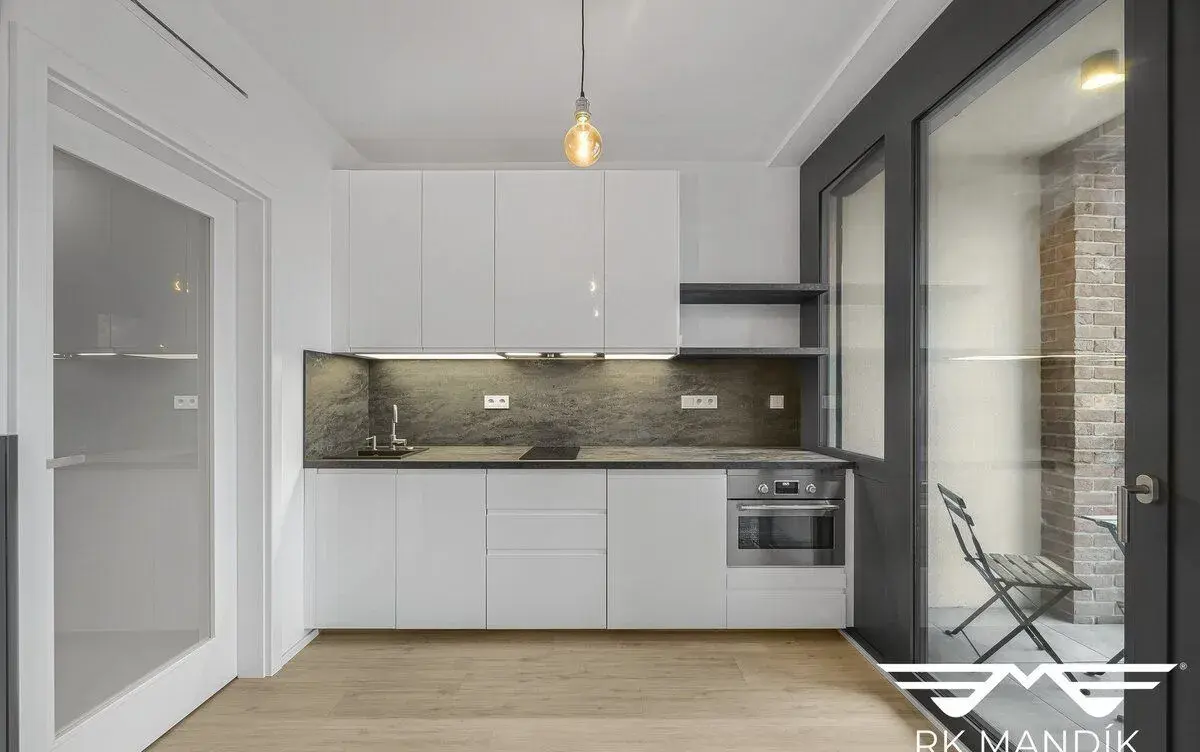 Pronájem bytu 1+kk 28 m², Praha - Smíchov