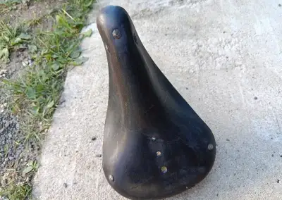 Kožené sedlo na kolo retro