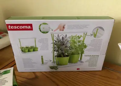 Sada na pěstování bylinek s LED osvětlením