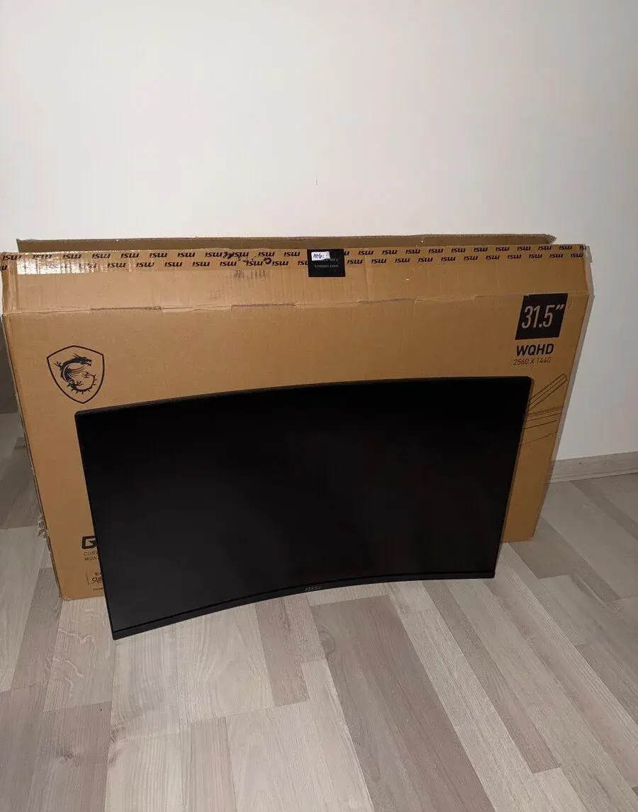 Herní monitor msi 31.5’’
