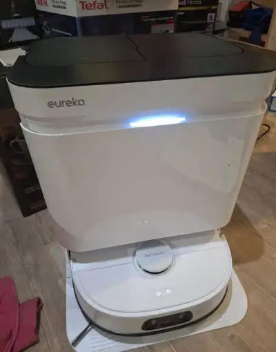 robotický vysavač Eureka J15 Pro Ultra v bílé barvě