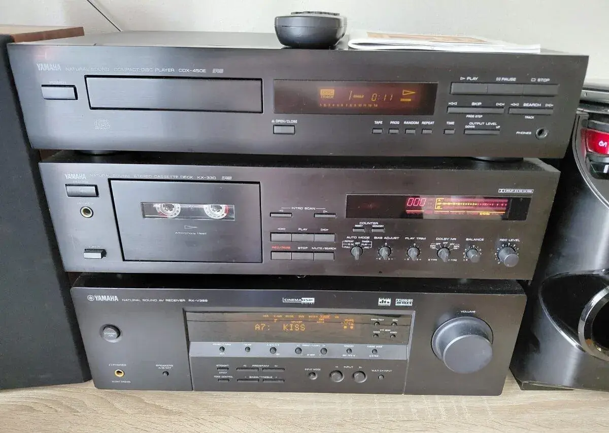 Sestava Yamaha. 3 komponenty