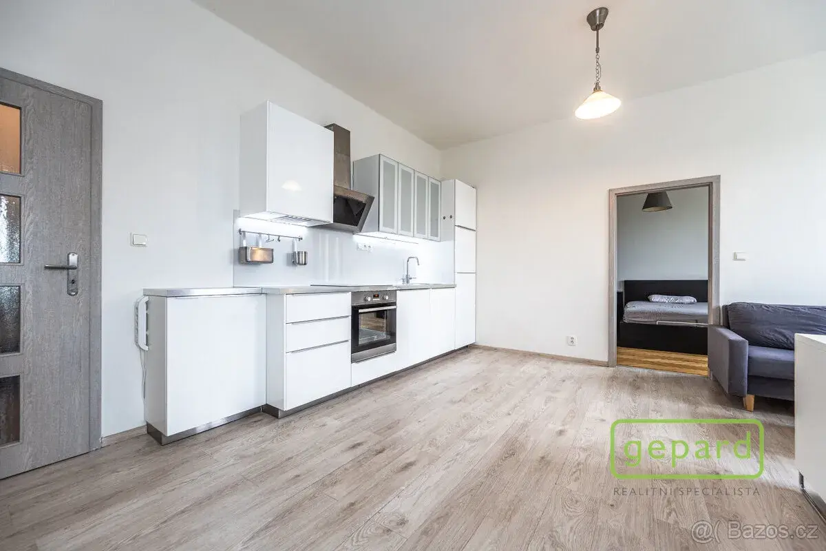 Pronájem vybaveného 2+kk s lodžií, Praha - Vršovice