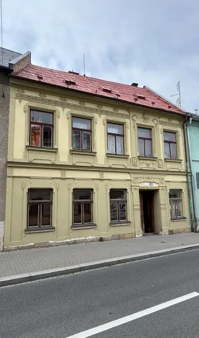 Rodinný dům v centru Šternberka se dvěma byty -