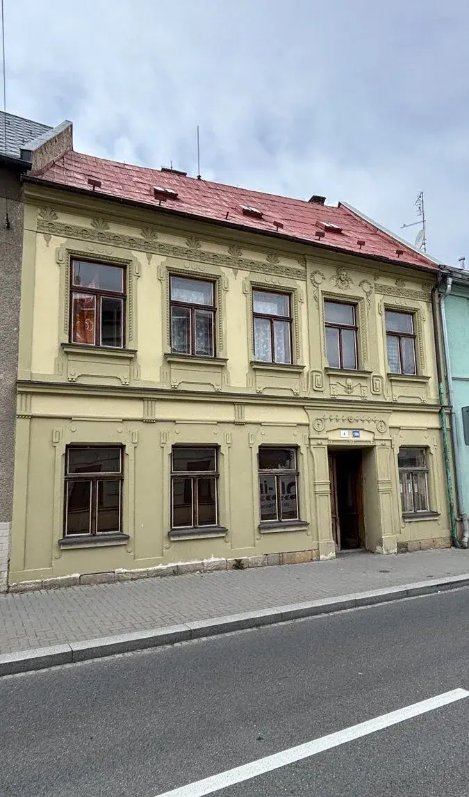 Rodinný dům v centru Šternberka se dvěma byty -