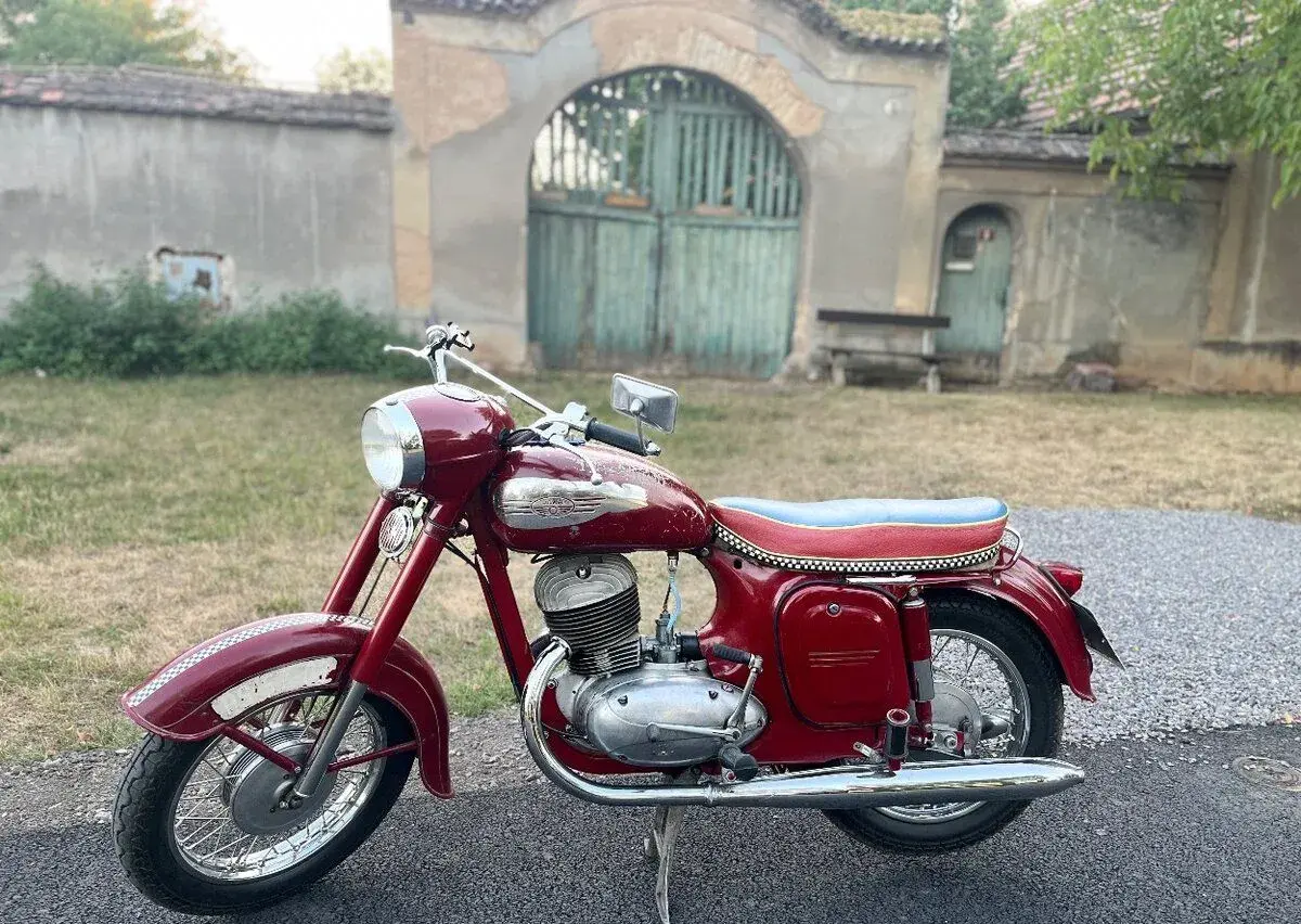 Jawa 250 Supersport replika