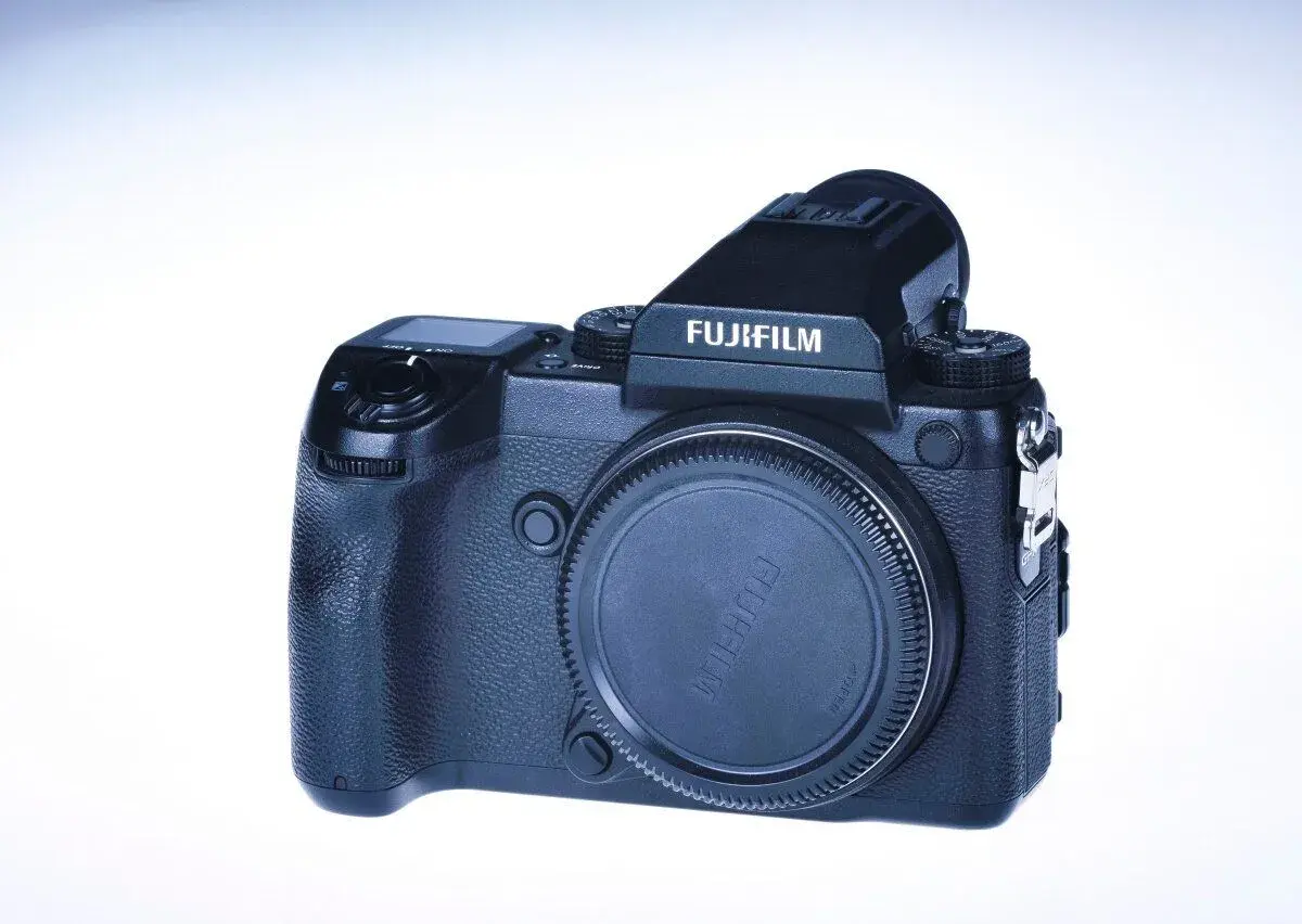 Fujifilm GFX 50S + GF 35–70 mm + příslušenství