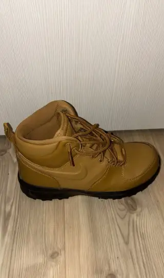 Nike kotníková obuv