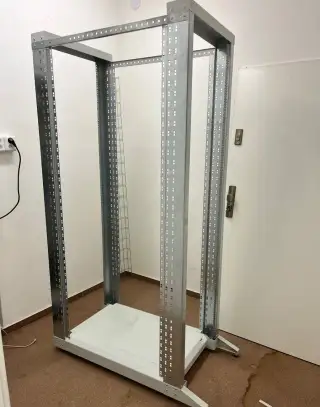 Serverový stojan Triton RSX