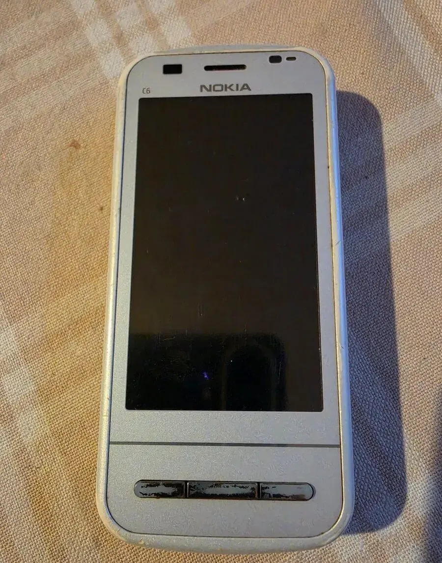 Mobilní telefon Nokia C6-00