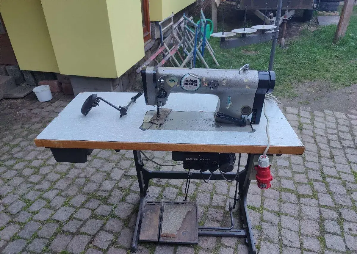 Šicí stroj