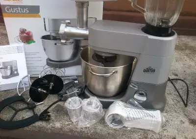 Kuchyňský robot ETA 0128 s bohatým příslušenstvím