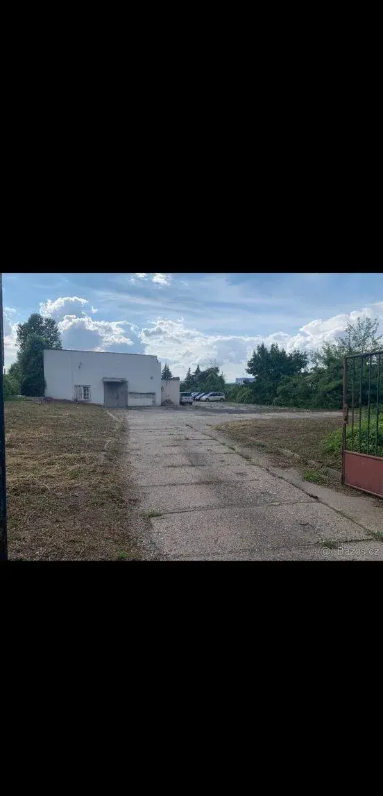 Prodej zděné haly 2400 m2 s pozemkem 2400 m2