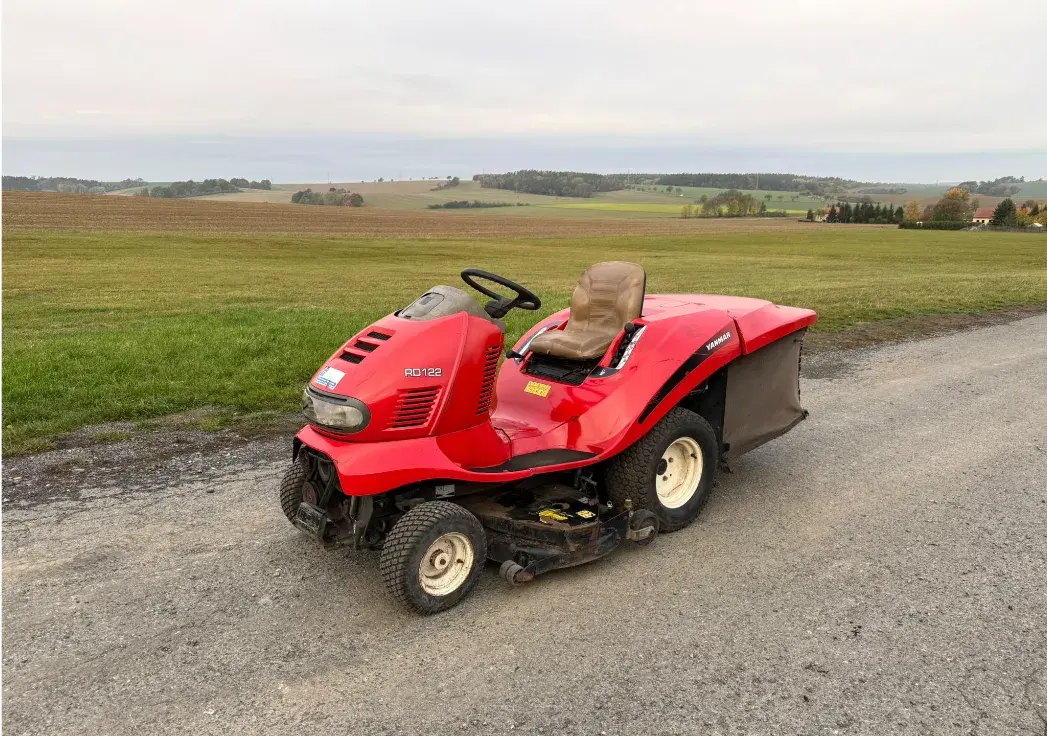 PROFESIONÁLNÍ JAPONSKÝ SEKACÍ TRAKTOR YANMAR RD122