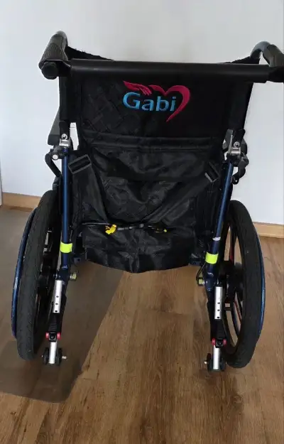 Elektrický odlehčený invalidní vozík GABI v záruce