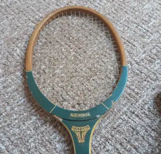 Retro tenisové raketa