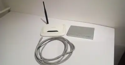 WIFI ROUTER TP-LINEK , ZyXEL 8x FE108A.Svítidlo nad zrcadlo