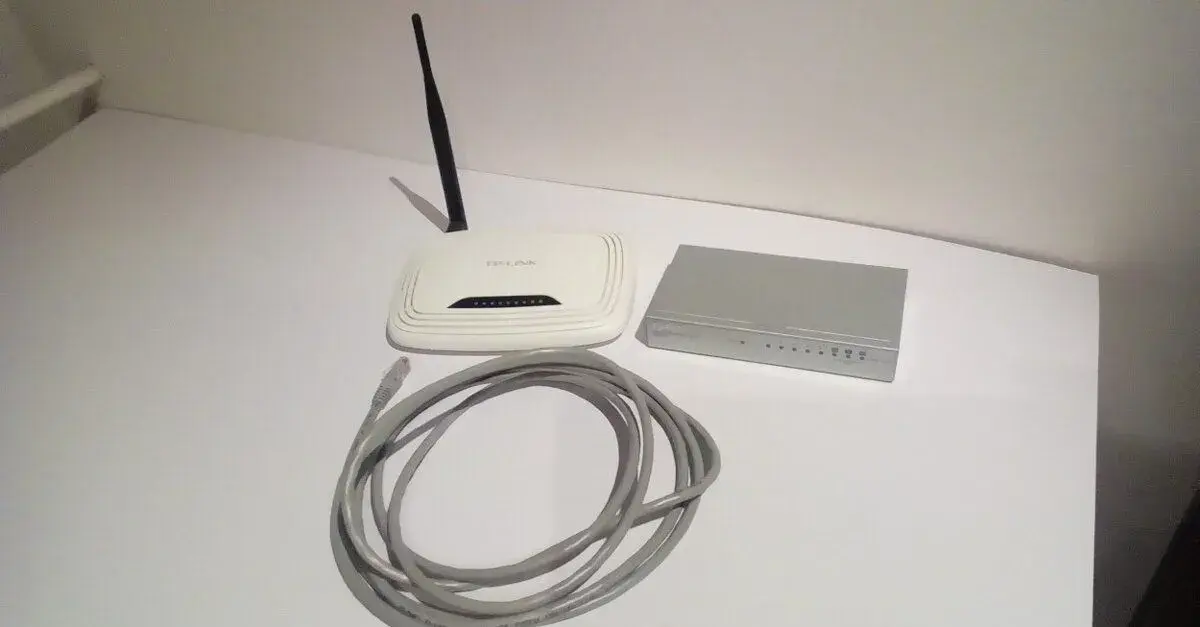 WIFI ROUTER TP-LINEK , ZyXEL 8x FE108A.Svítidlo nad zrcadlo