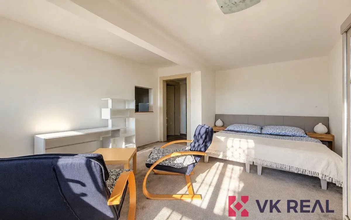 Pronájem bytu 1+1 s terasou, cca 40m2, ul. Nad Octárnou, P-6