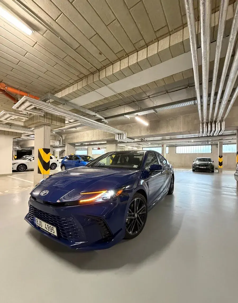Toyota Camry – 2025, 7 500 km