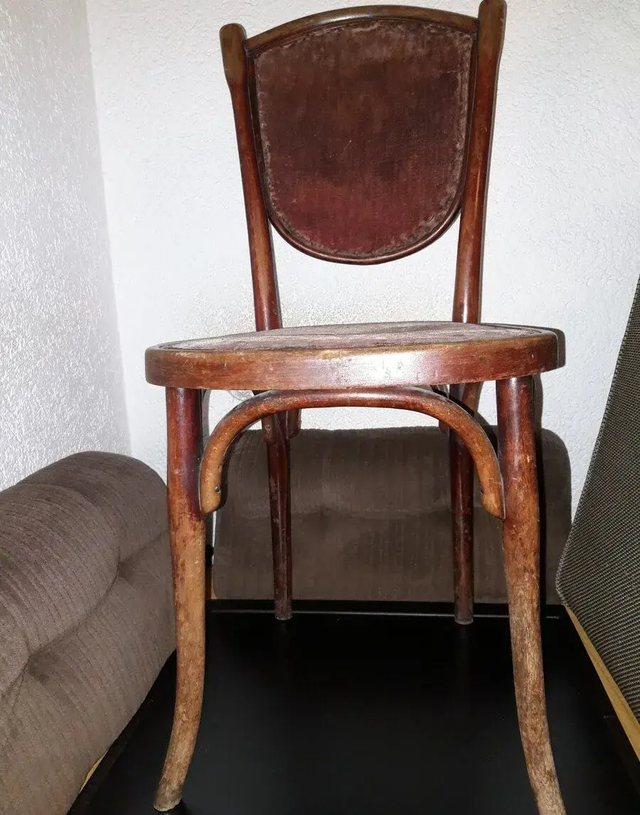RezervaceHist.židle zn.THONET WIEN r.v.1909 a stolek