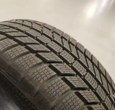 Zimní pneu Continental Winter Contact 235/50 R20 sada 4 ks