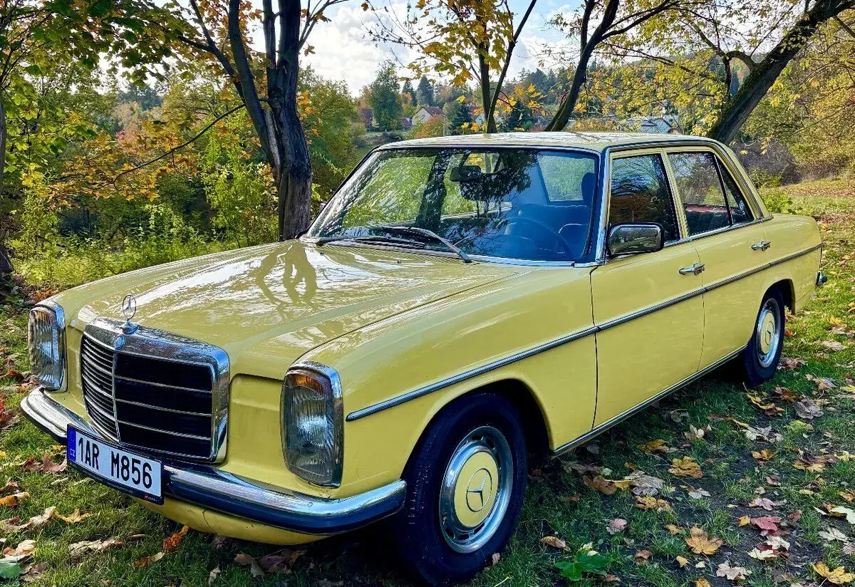 Mercedes-Benz W115 – 1975, 1 400 km