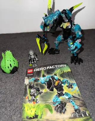 LEGO Hero Factory 44026 Crystal Beast vs Bulk