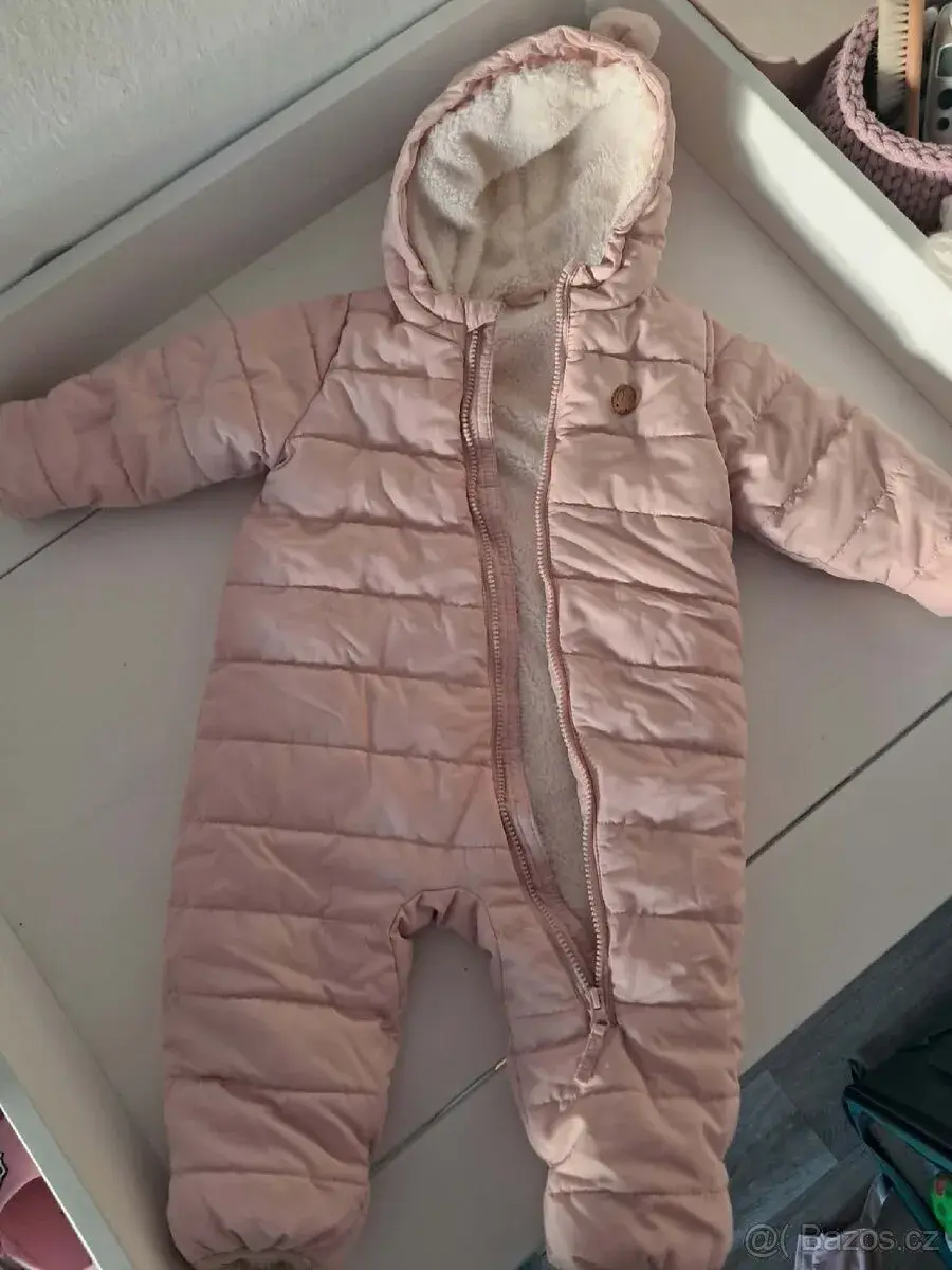 Růžová zimní/přechodová kombinéza H&M s oušky – vel. 74