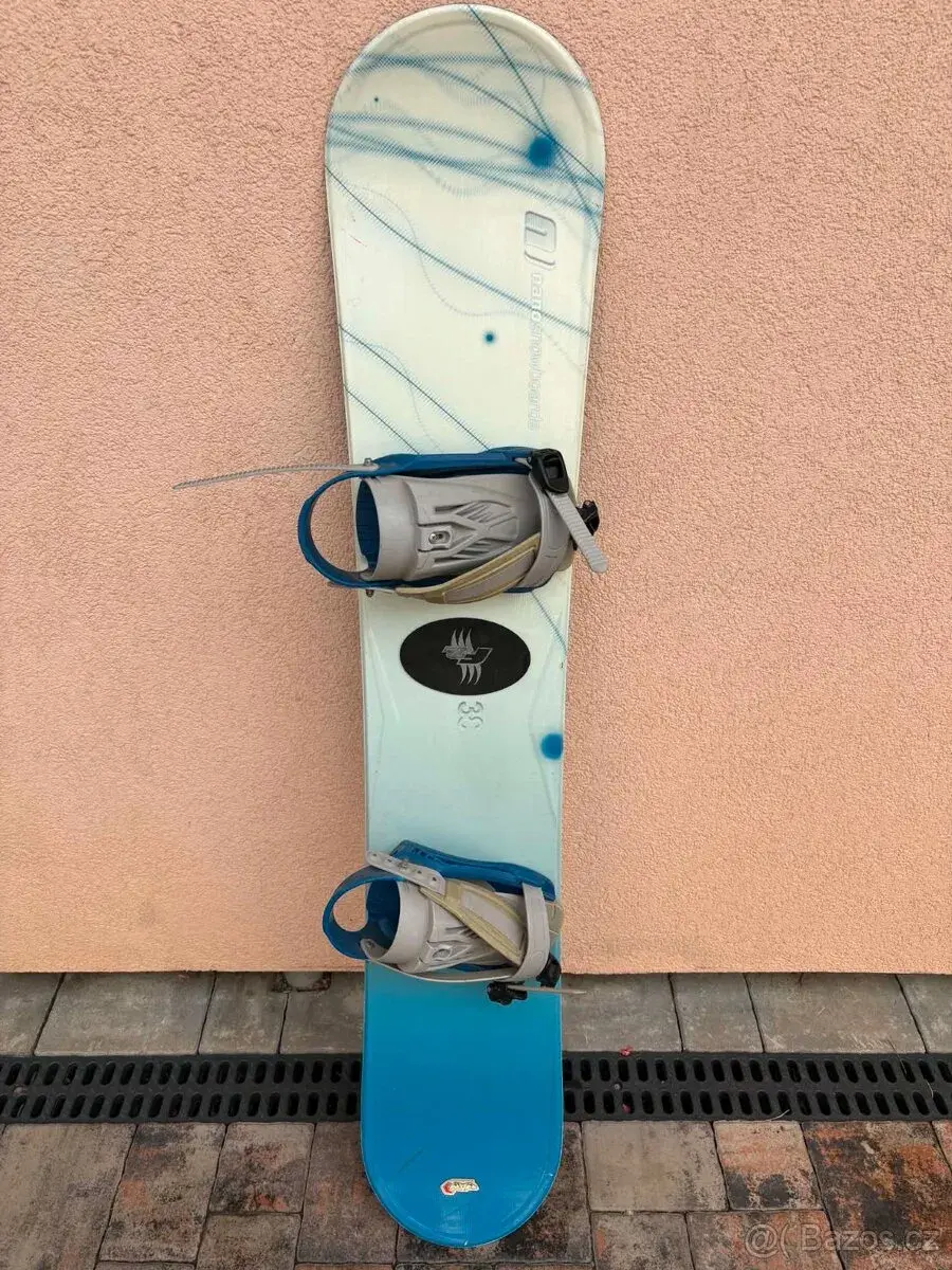 Snowboard Nano Snowboards 155 cm s vázáním, velmi dobrý stav