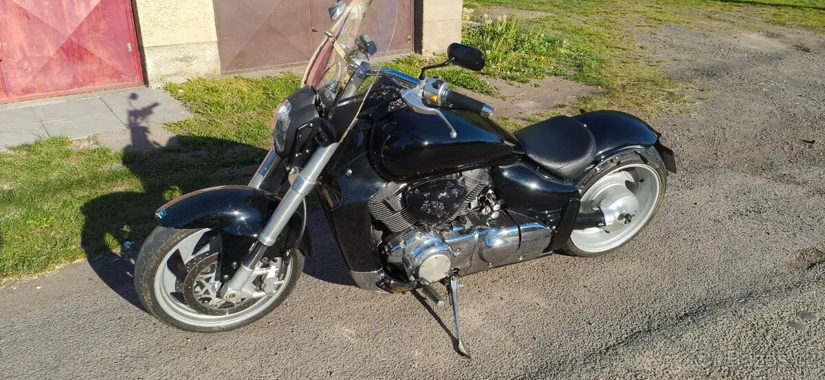 Suzuki Intruder