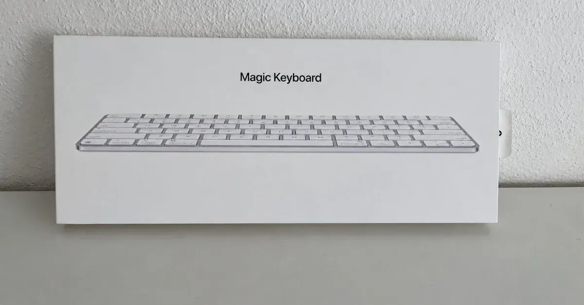 Apple Magic Keyboard A2450 – CZ, originální balení