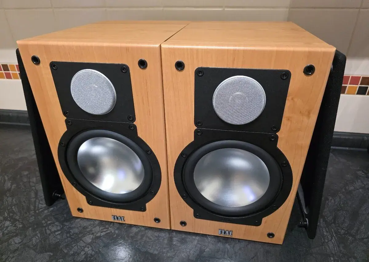 Skvelé regálové repro ELAC CL 82i