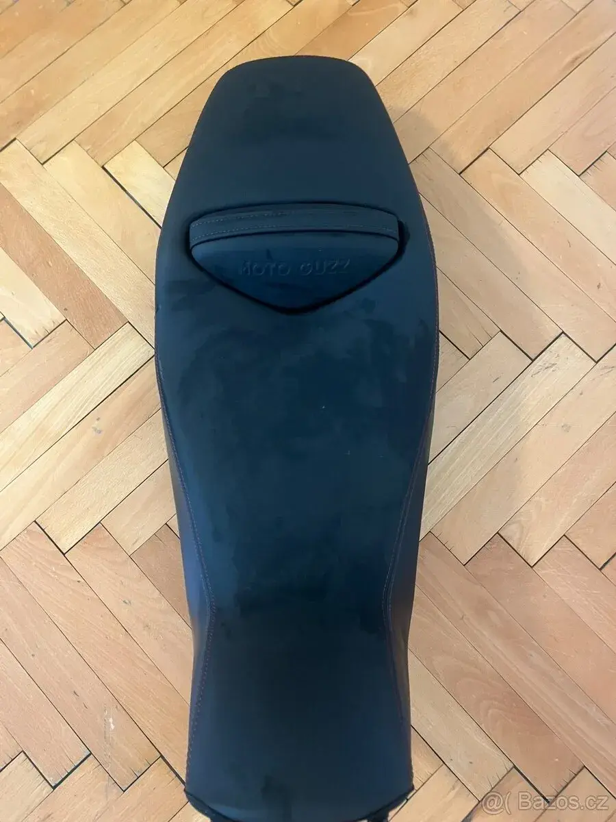 Sedlo na motorku Moto Guzzi V85 Strada e 2025