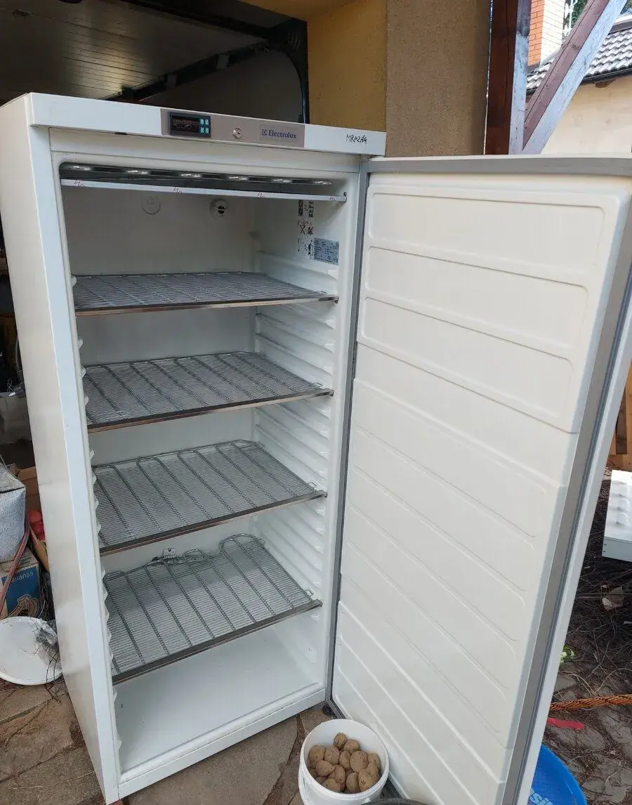 Gastro mrazak elektrolux 300l