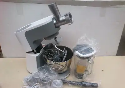 Kuchyňský robot ETA3023 s příslušenstvím