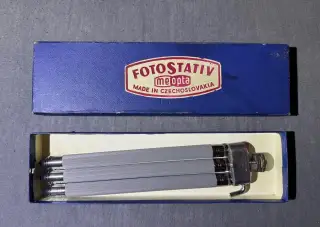 Starý retro teleskopický fotostativ Meopta, 110 cm