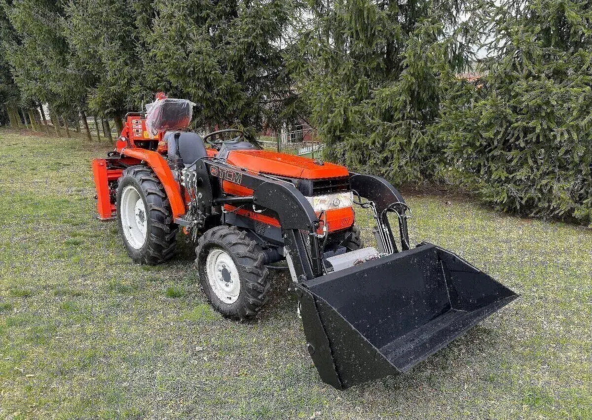Malotraktor Kubota GL-27 4x4 s nakladačem a klapačkou