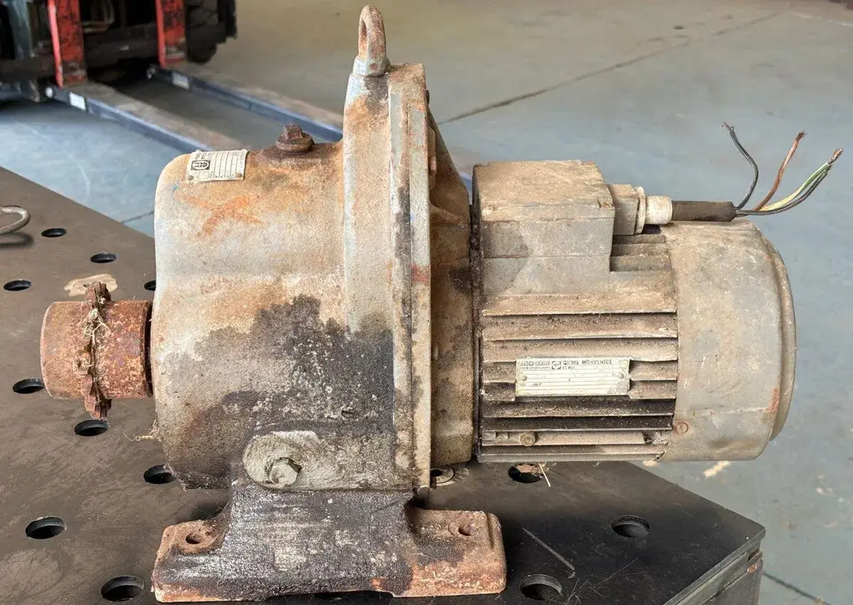 elektromotor s převodovkou 3