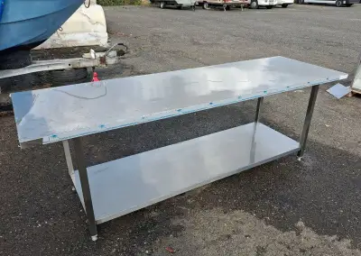 Nerezový stůl 258x79x858-90 cmk se spodní polici