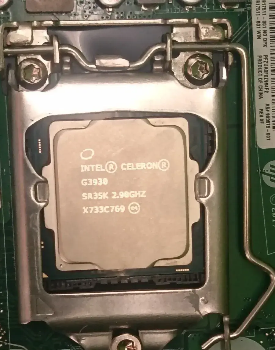 Procesor: Intel Celeron G3930