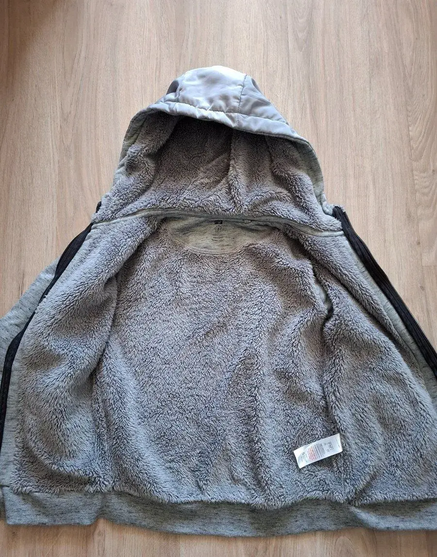 Teplá mikina F&F pro děti cca 8–9 let.