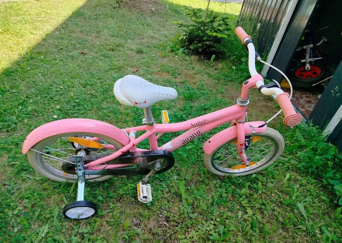 Holčičí kolo takřka nepoužité