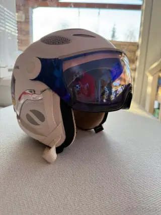⛷️ / 🏂 Lyžařská / snowboardová helma s integrovaným hledím
