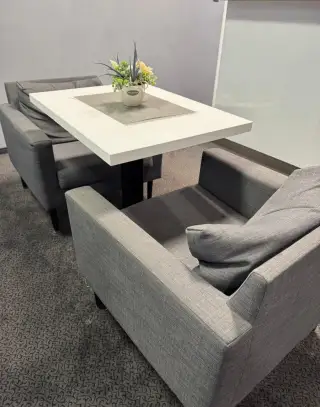 Křesílka a stolky do recepce, kavárny, lobby baru?