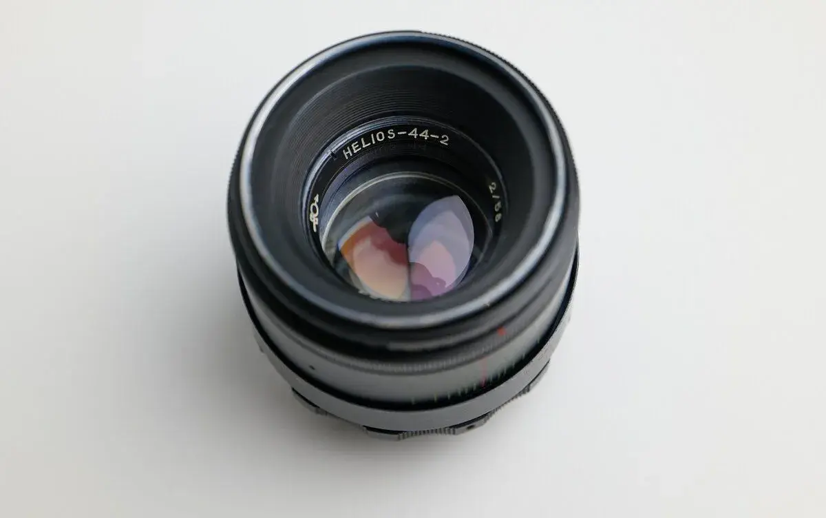 Helios-44-2 58mm f/2 – legendární swirly bokeh, M42