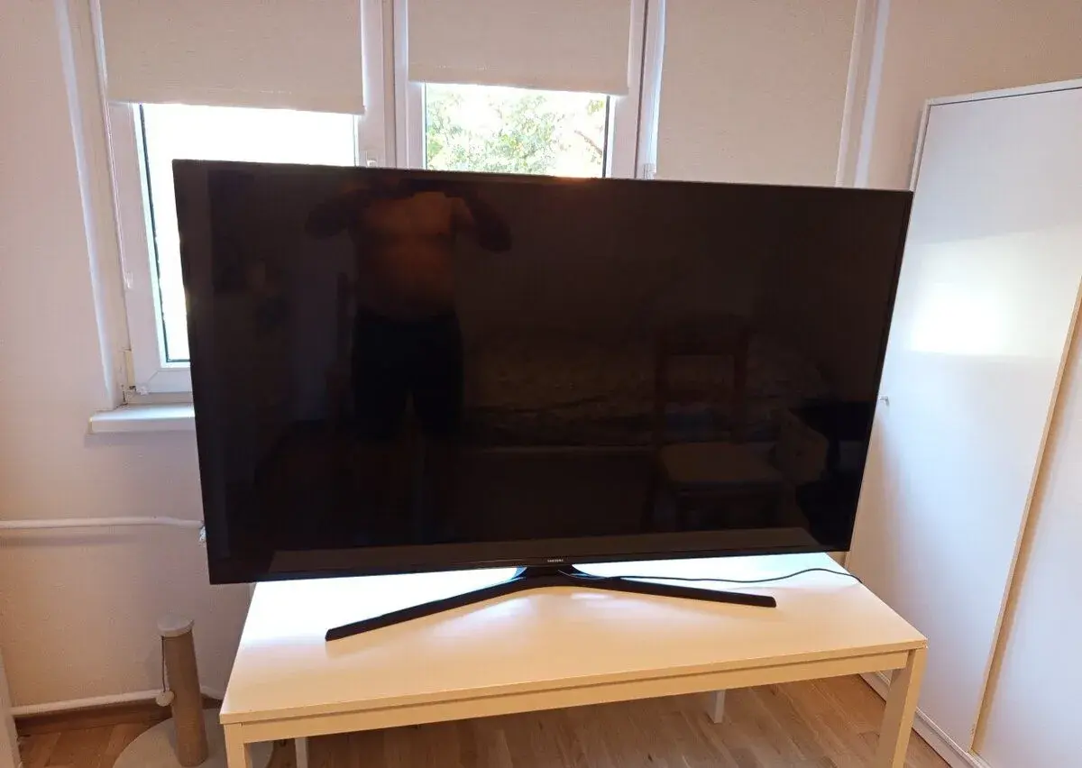 Televizi Samsung 55 " (142 cm)